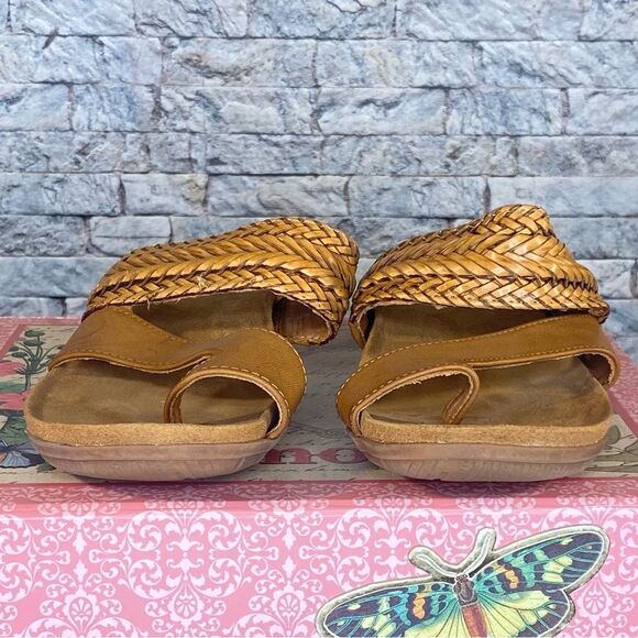 BareTraps Brown Slip On Sandals Style Jainna Women Size 7.5 Cushioned Wedge Heel - Picture 4 of 9